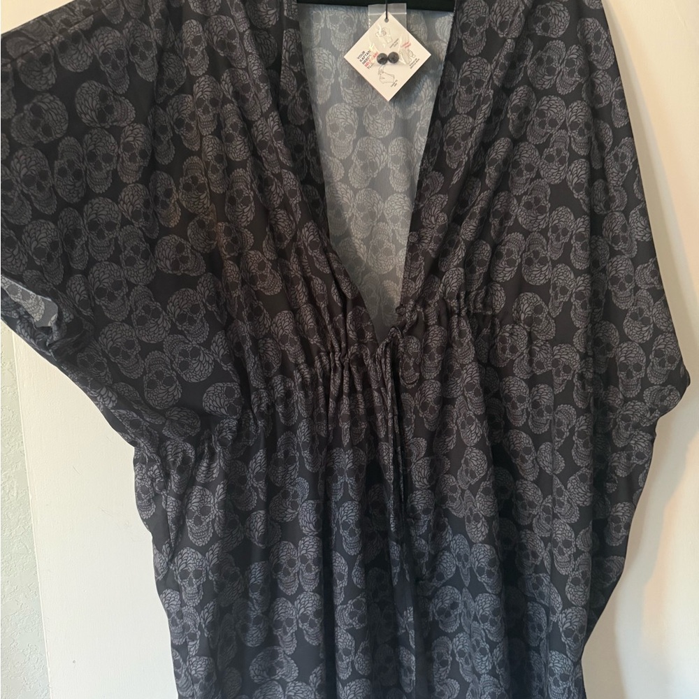 Men's Black and Gray Skull Print cover up